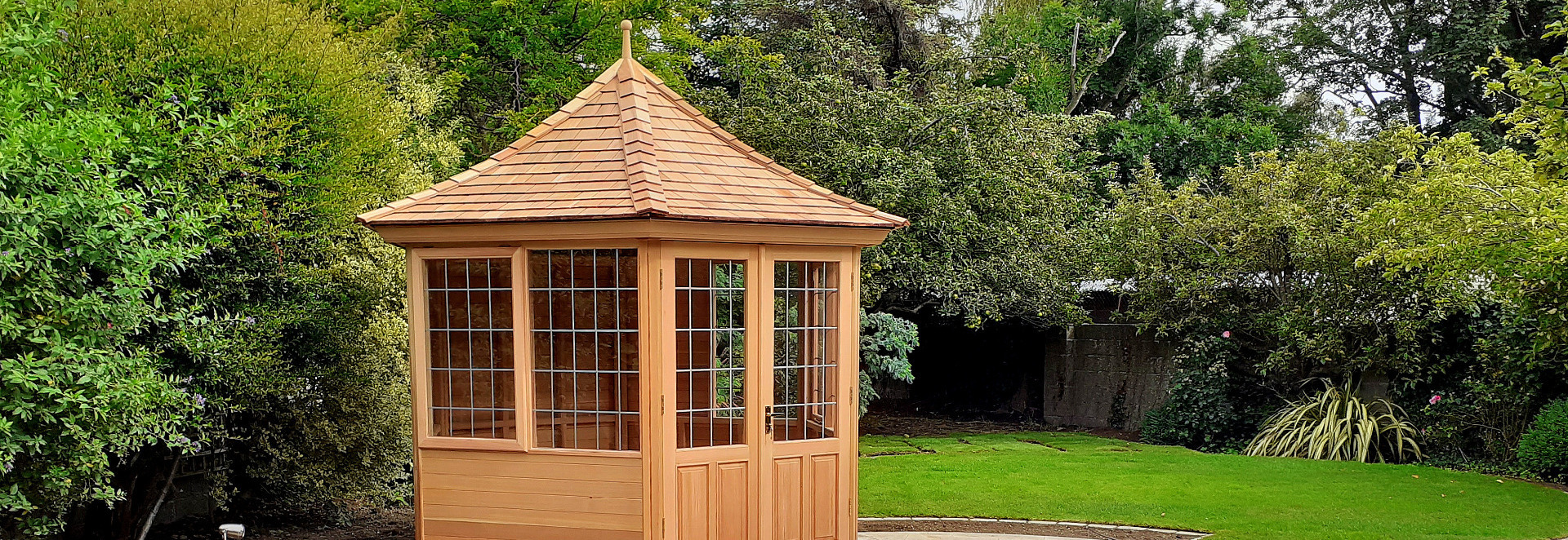 Stunning Garden Summerhouse in Donnybrook garden. New offers now available. Tel 087-2306 128