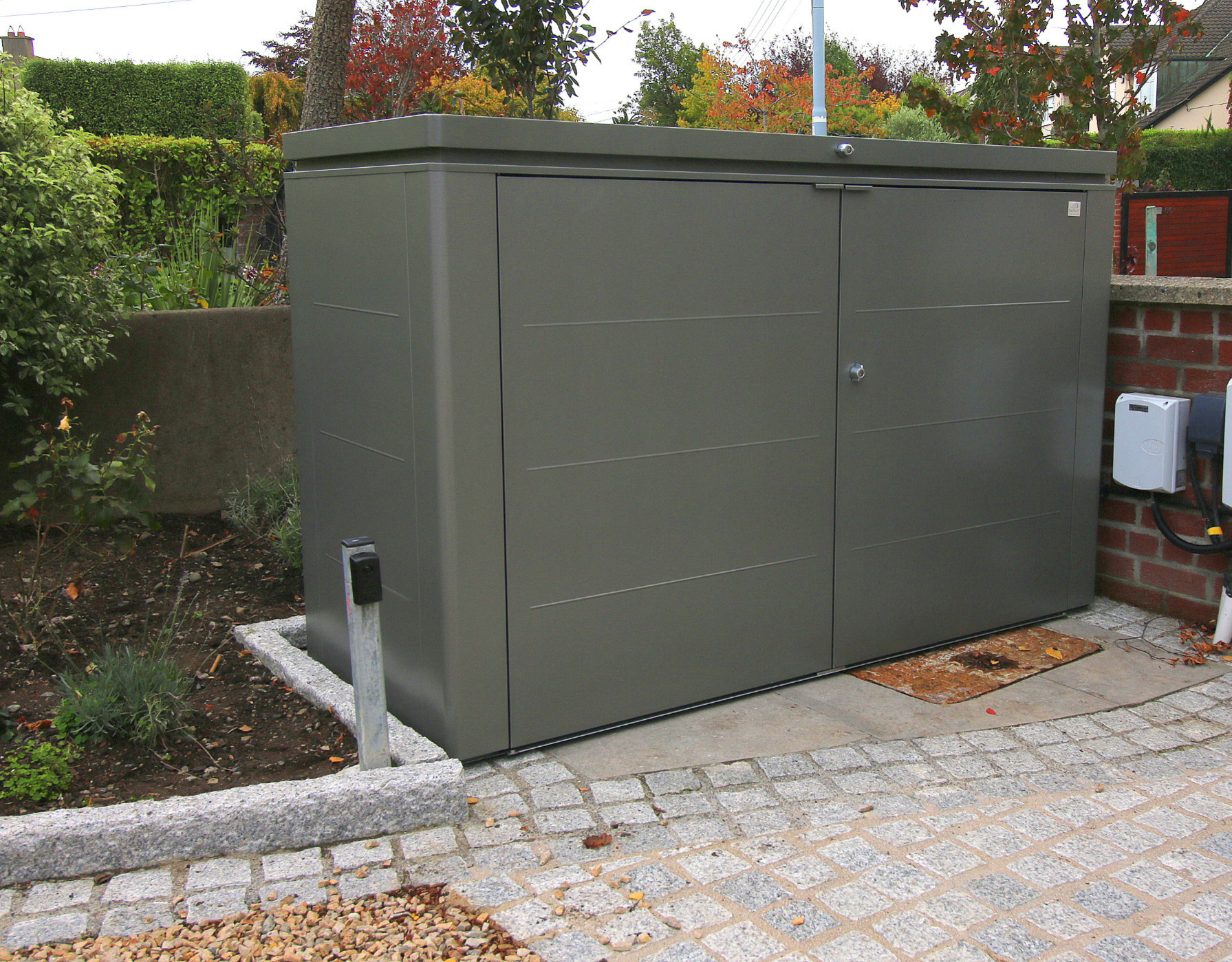 Biohort HighBoard 200 Wheelie Bin Storage Unit in Donnybrook, Dublin 4 | Owen Chubb Garden Landscapers