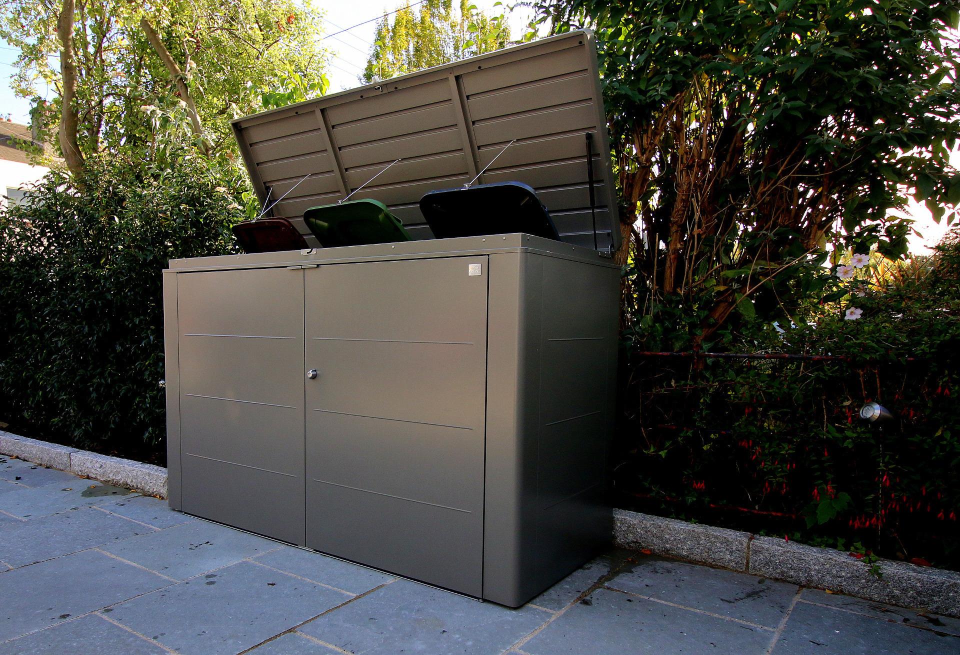 Biohort HighBoard Wheelie Bin Storage | The stylish way to store rubbish bins
