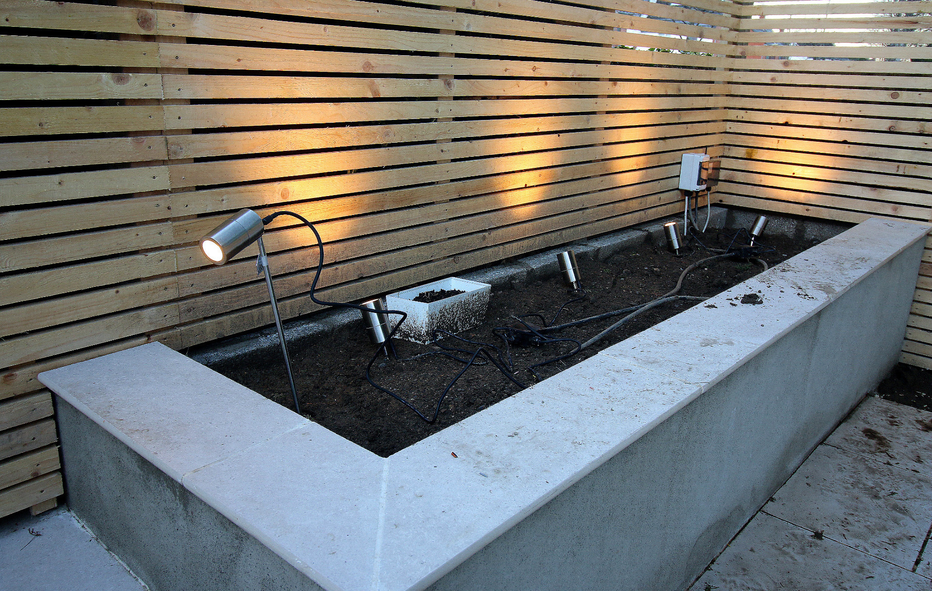 Stunning stainless steel LED garden lighting available in 2 sizes | the best light for your garden, driveway and pathways