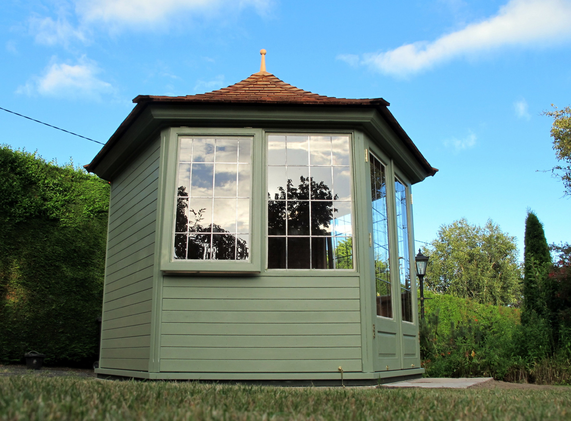 Cedar Garden Summerhouse installation |Greystones, Co Wicklow | Owen Chubb