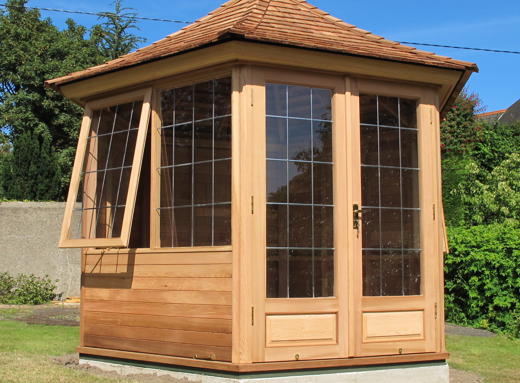Cedar Garden Summerhouse installation | Greystones, Co Wicklow | Owen Chubb
