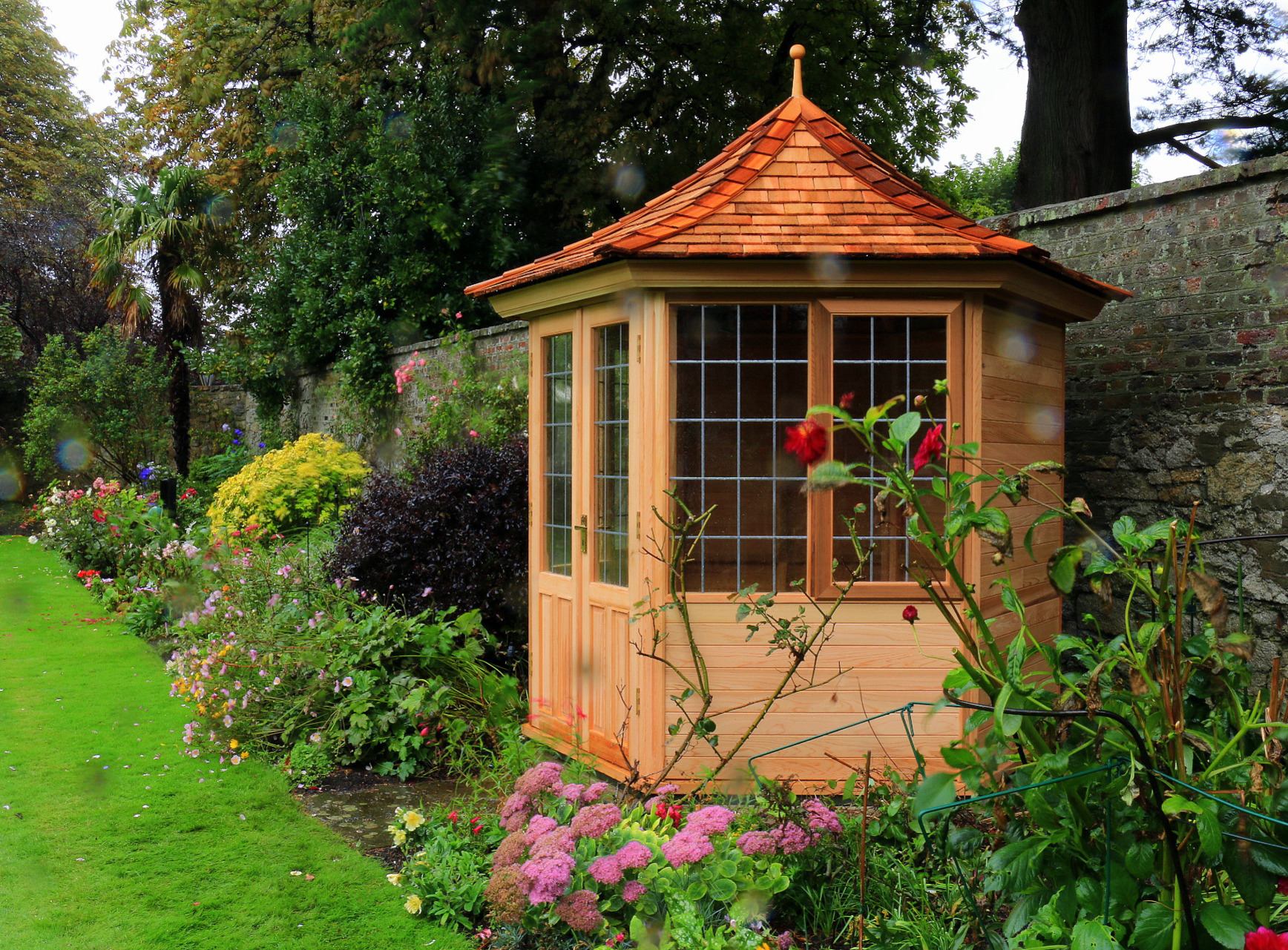 Cedar Garden Summerhouse installation | Booterstown, Co Dublin | Owen Chubb