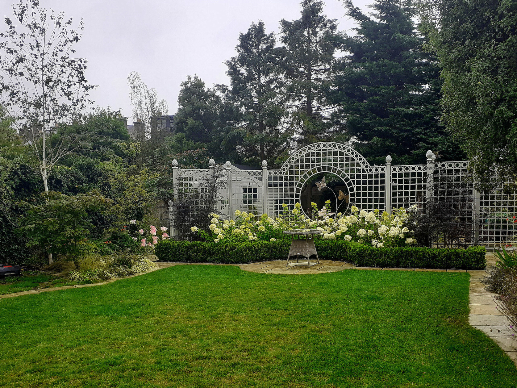 Bespoke Garden Trellis Screen - supplied + fitted by Owen Chubb Garden Landscapers. Tel 087-2306 128