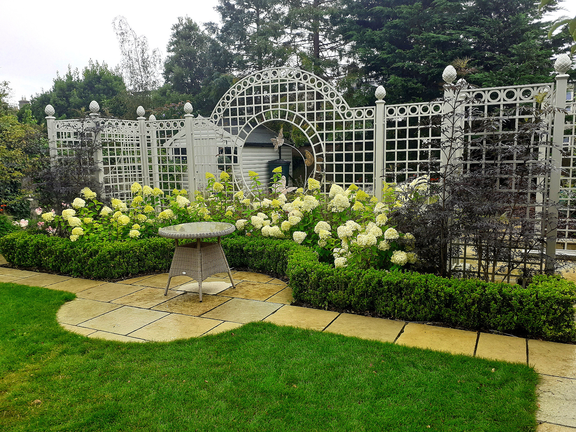 Bespoke Garden Trellis Screen - supplied + fitted by Owen Chubb Garden Landscapers. Tel 087-2306 128
