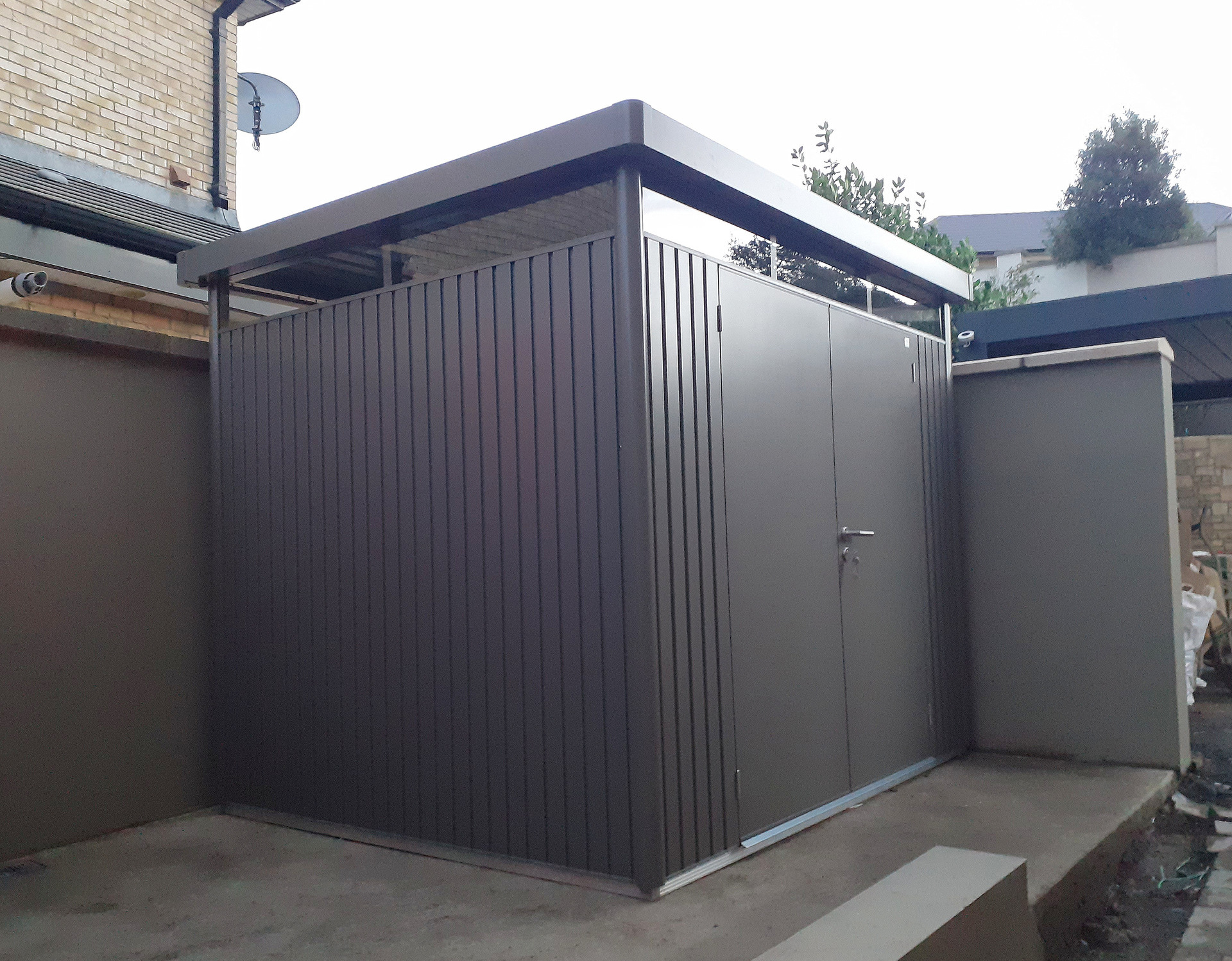 The Biohort HighLine H3 in metallic dark grey with optional accessories |  Supplied + Fitted in Malahide, Co Dublin by Owen Chubb, Ireland's # 1 Biohort Dealer, Supply + Installation services nationwide.
