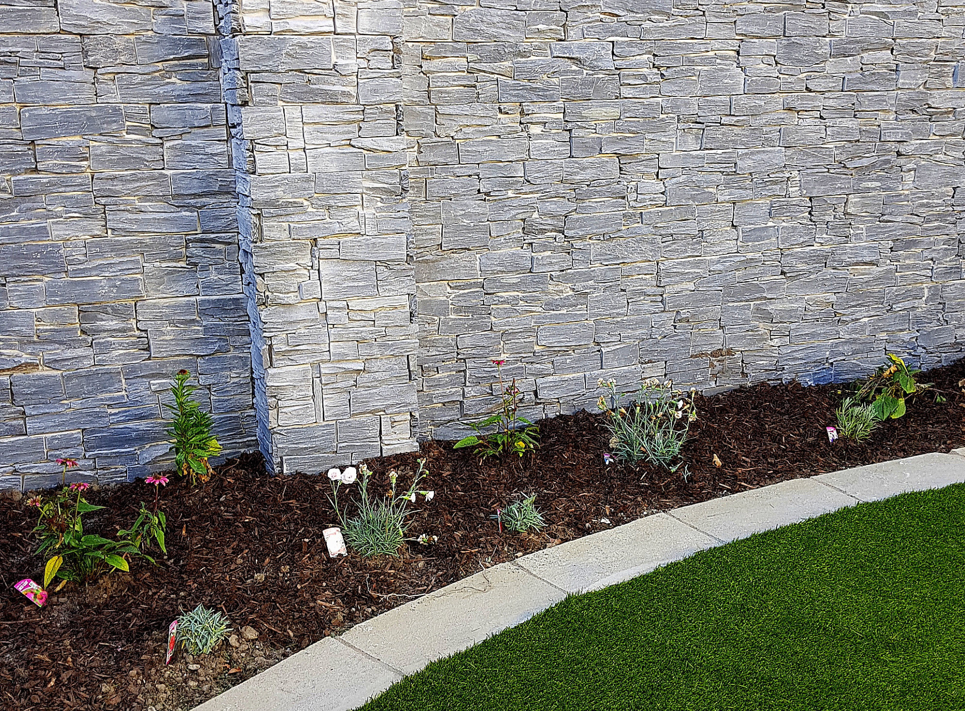 Natural Stone Cladding a cost effective way to enhance a dull wall