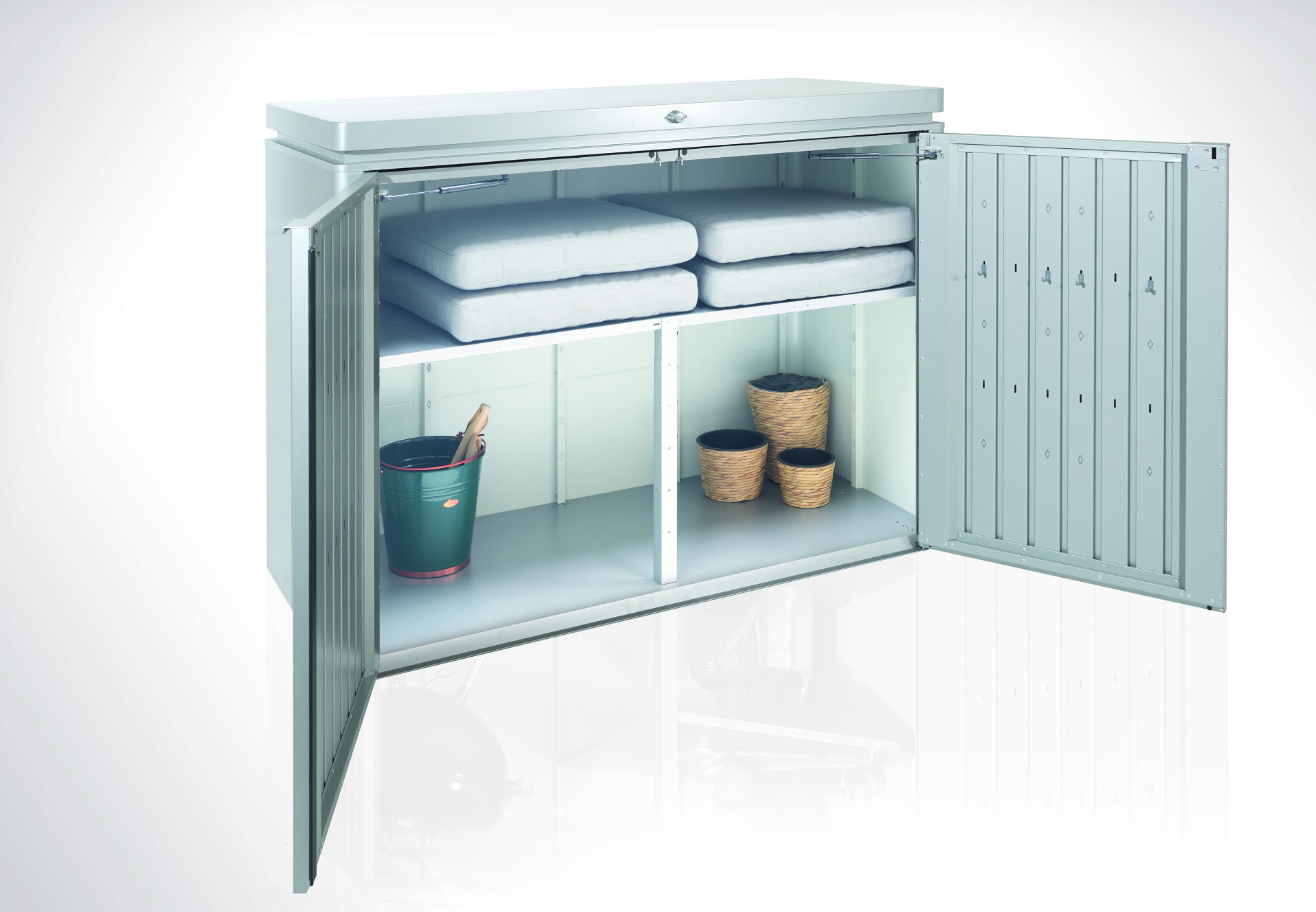 The Biohort HighBoard is a multi-functional garden storage unit, safe, secure and rainproof. From € 1,700.00 at Owen Chubb GardenStudio.